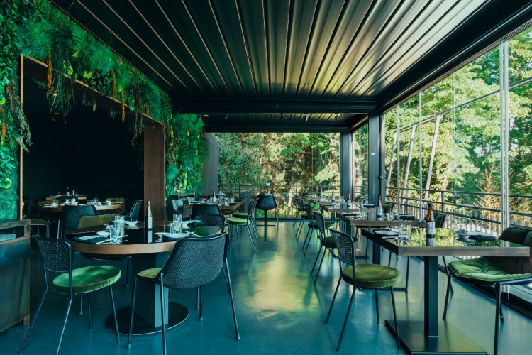 umami-restoran-kortona-toskana-japanski-enterijer-5 