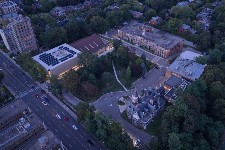 john-hunt-student-life-centre-toronto-arhitektura-10 