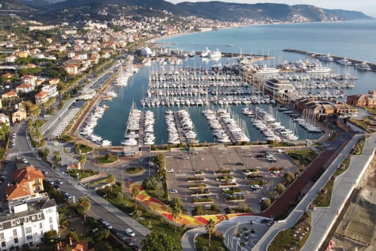 marina-di-loano-vittorio-grassi-architects-waterfront-1 