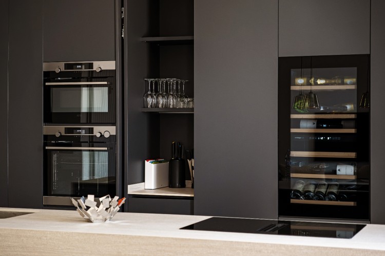 mgn-apartment-kuneo-moderan-crno-beli-enterijer-18 