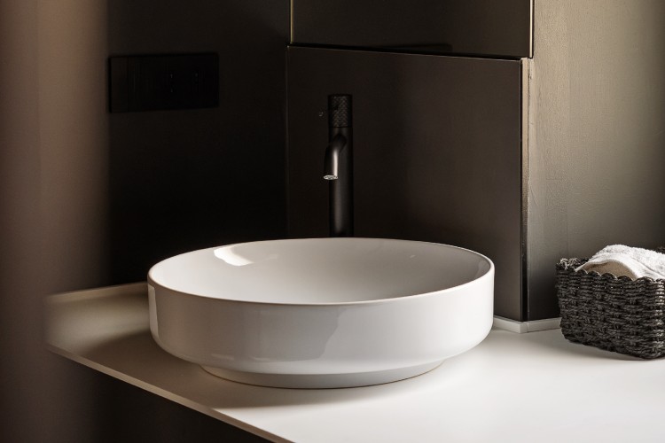 mgn-apartment-kuneo-moderan-crno-beli-enterijer-15 