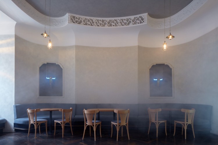 nod-cafe-enterijer-istorijski-sarm-moderan-dizajn-9 