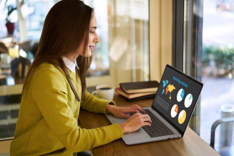 asus-expertbook-poslovni-laptop-za-profesionalce-kompanije-i-moderan-nacin-rada-10 