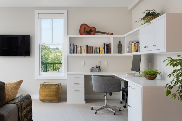 10 ugaonih stolova za stvaranje male ali funkcionalne kućne kancelarije