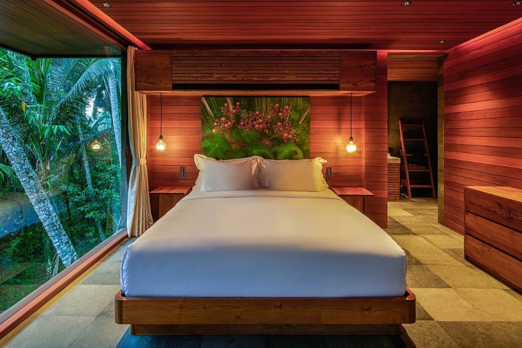 Spavaća soba u tropskom stilu stvorena za odmor i relaksaciju