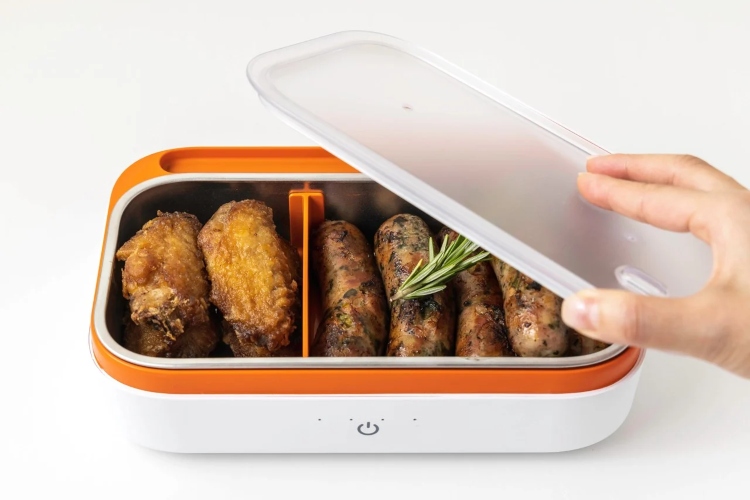 Bento kutija za hranu sa sistemom bežičnog grejanja zagreva i do 4 obroka pri punjenju