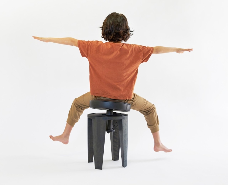 Fleksibilna radna stolica se može okretati ili koristiti kao standardno sedište