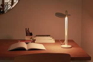 Minimalistička LED lampa poprima izgled akustičke viljuške