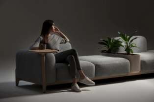 Neodoljivi modularni sistem sofe sa drvenim "stopalima”
