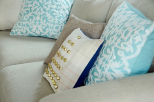 Praznična uradi - sam ideja: jastučići sa zvončićima koje će vaš kauč obožavati
