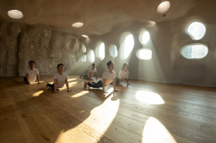 Ljubitelji pilatesa, šta kažete na vežbanje u jednom ovakvom pećinskom prostoru?
