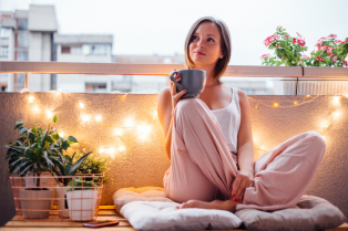 Možda je vaš balkon mali, ali zato na raspolaganju imate ovih 8 fantastičnih opcija za uživanje u njemu