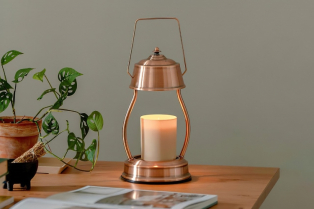 Lampa u obliku fenjera zagreva vašu mirisnu sveću čak i onda kada nije upaljena