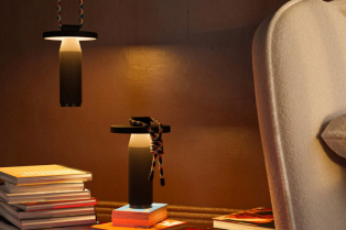 Ovu originalnu, eco - friendly lampu možete poneti sa sobom ili udobno smestiti na svoj radni sto