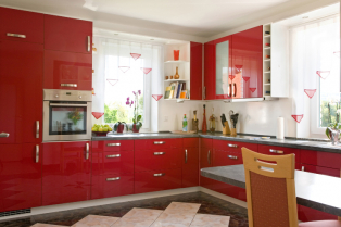 Crveno - bela kuhinja: savršen način da dodatno zagrejete srce porodičnog doma