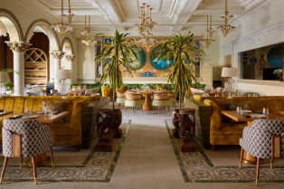 Za ručak sa stilom: restoran koji izgleda kao kraljevska dnevna soba