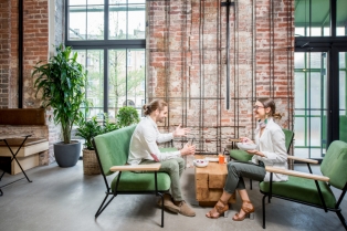 Kancelarija kao druga kuća: vodeći trend u dizajnu radnih prostora za 2024. godinu
