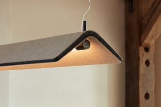 Jednostavan dizajn akustičnog osvetljenja koje smanjuje buku i emituje toplo svetlo