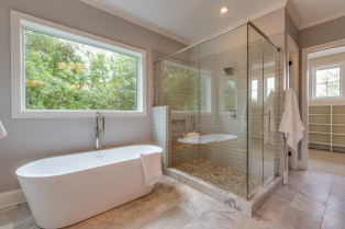 Kada ili tuš kabina: kako izabrati savršeno rešenje za kupatilo?