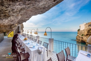 Opčinjavajući restoran u pećini kraj mora