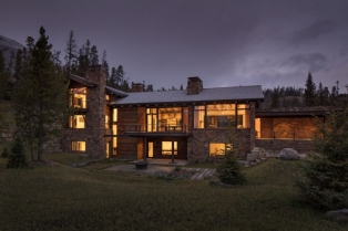 Rustična planinska kuća iz bajke