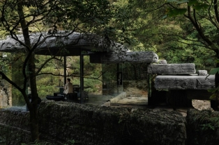 Drifting Stones: Meditativno utočište među stenama