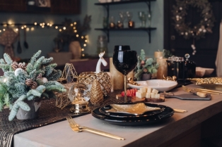 Novogodišnja dekoracija trpezarijskog stola: 6 jednostavnih saveta za ukrašavanje