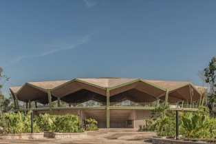 Geometrijsko čudo u srcu tropskog raja: futuristički paviljoni usred meksičkog parka