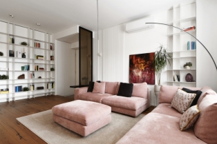 Kada svetlo i roze detalji oblikuju savršenu harmoniju prostora