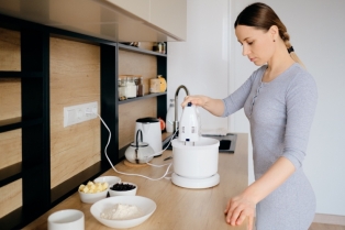 7 uređaja koje NIKADA ne smete da priključite u produžni kabl – možda ih već imate kod kuće