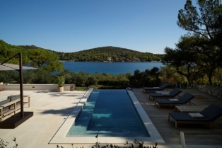 Robinson kuća u Hrvatskoj: Skrivena mediteranska vila do koje se stiže samo čamcem