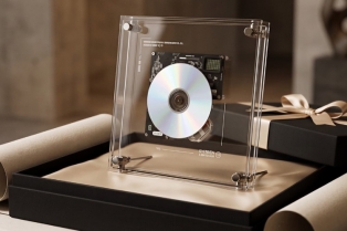 Ovaj providni CD plejer pretvara kolekciju muzike u pokretnu umetnost