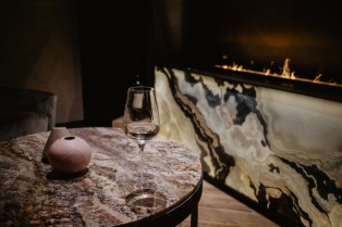 Marbling: umetnost prirodne elegancije koja osvežava savremeni enterijer