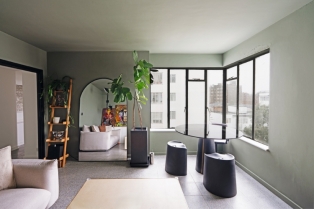 Modernistička ikona Londona u novom ruhu: sofisticirani stan od 58 m² koji slavi svetlost, istoriju i savremenu eleganciju