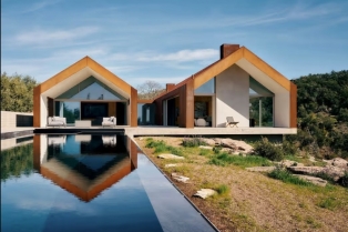 Amnesia House: Minimalistički luksuz smiren u vinogradima Napa doline