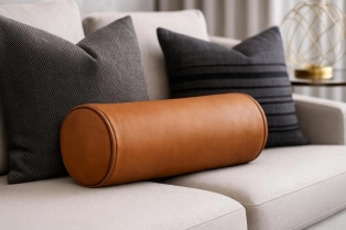 Zaboravite klasične jastučiće: ovo je luksuzni detalj koji će transformisati vaš dnevni boravak 2026.